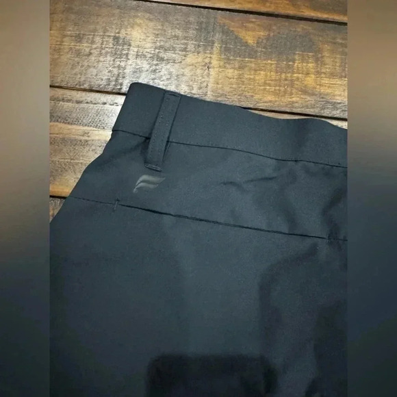 Men’s Fabletics shorts medium - Picture 2 of 7